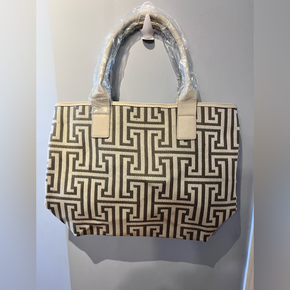 New over shoulder bag cream and silver